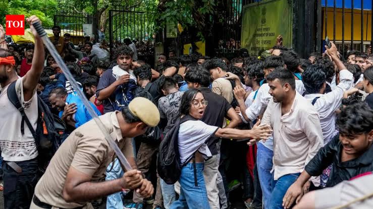 தில்லி அதிகார பீடங்களை உலுக்கிய GenZ போராட்டம்